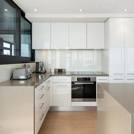Superb Elevated Views Of Harbour With Heated Pool, Gym & Parking Daire Mount Maunganui Dış mekan fotoğraf